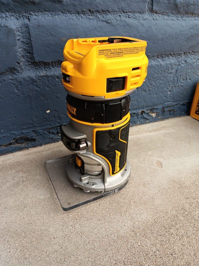 ROUTER DEWALT TOOL ONLY
