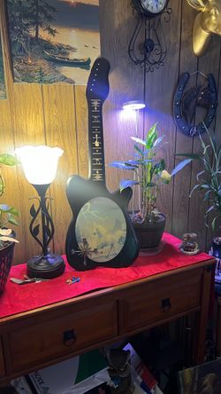 A guitar plaque that you put on the wall with the unicorn on the front