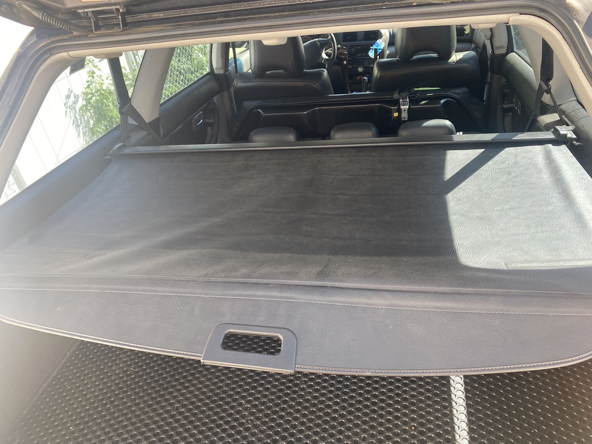 01-04 Subaru Outback Retractable Cargo Cover