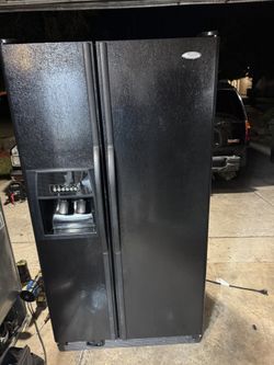 Black Whirlpool SidebySide Refrigerator Energy Star Ice/Water dispenser