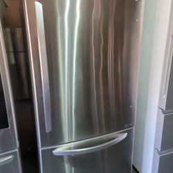 refrigerator bottom freezer LG