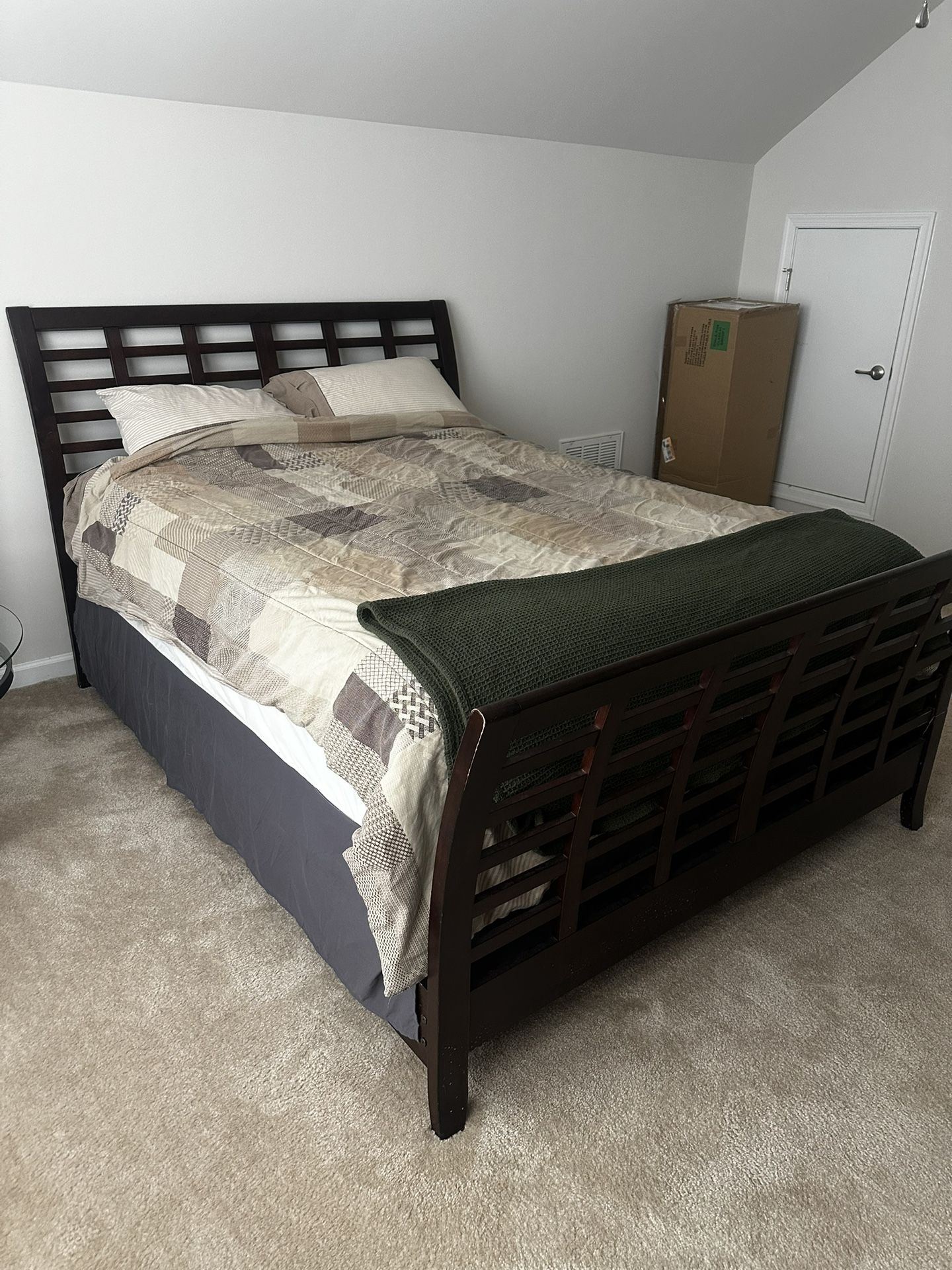 Solid Wood Queen Bedroom Set
