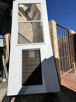 20 Pet XL Highview 32-in x 81-in White Wood core Reversible Hinge Storm Door with Self-sto...