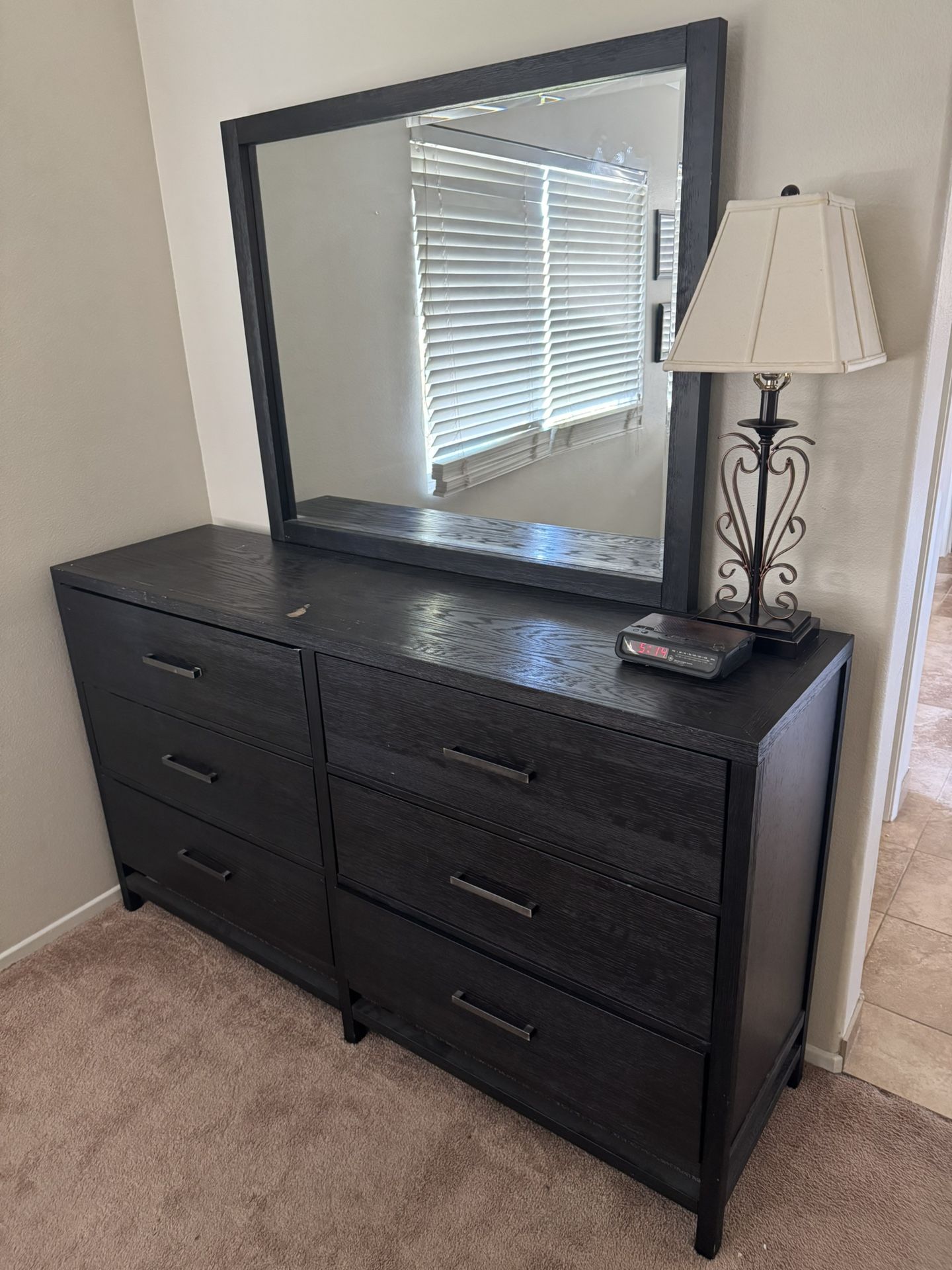 Dresser With Mirror