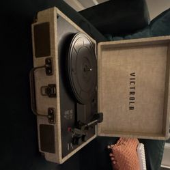 Record player with bluetooth