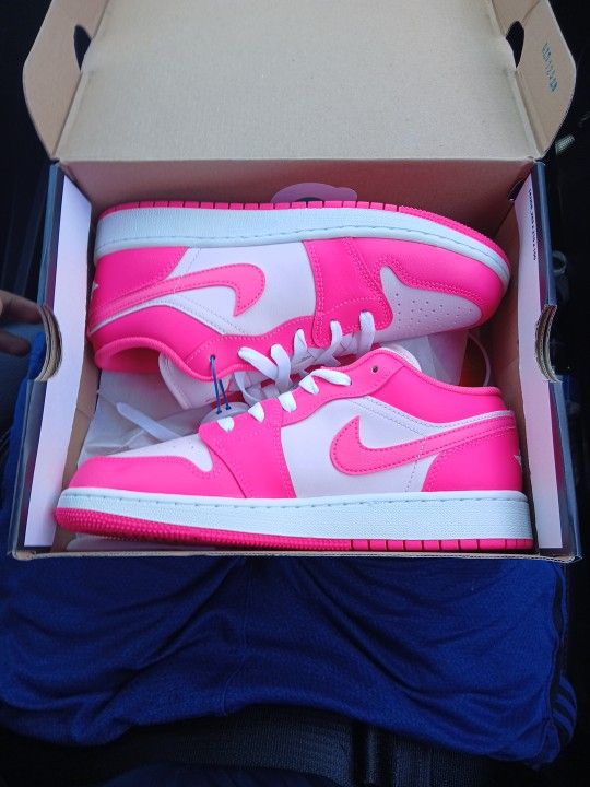 Pink Jordan 1
