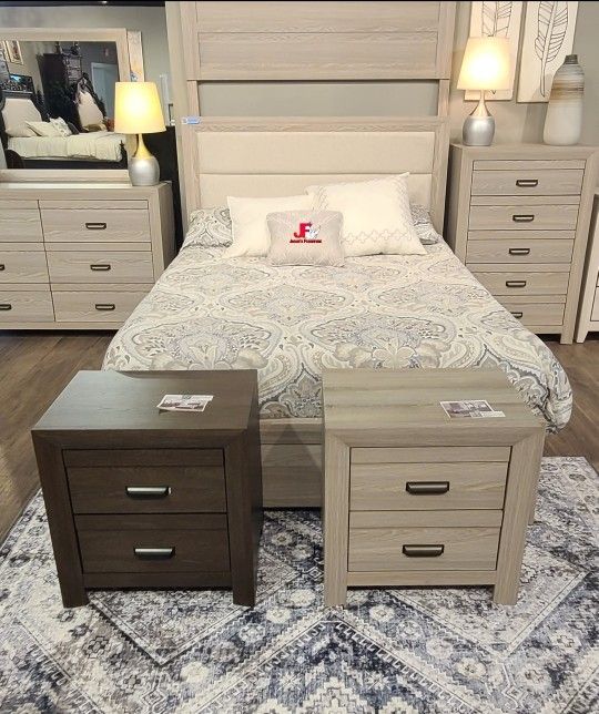 Brand New! 7pc Queen/Full Bedroom Set😍
Take it home with $39down
Hablamos Español Y Financiamos🙋