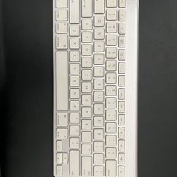  Apple Keyboard