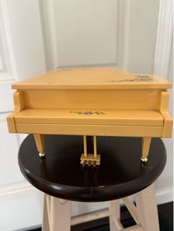 Grand Piano VTG Holiday Festive Music Box