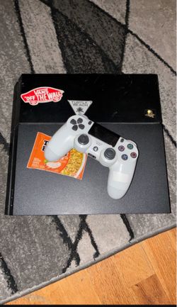PS4 500GB controller and power cable included