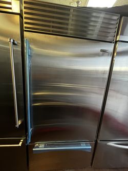 SUBZERO 36” REFRIGERATOR BUILT IN 