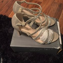 Beautiful Heels - Size 7.5  Like New - Only Worn Last Christmas 
