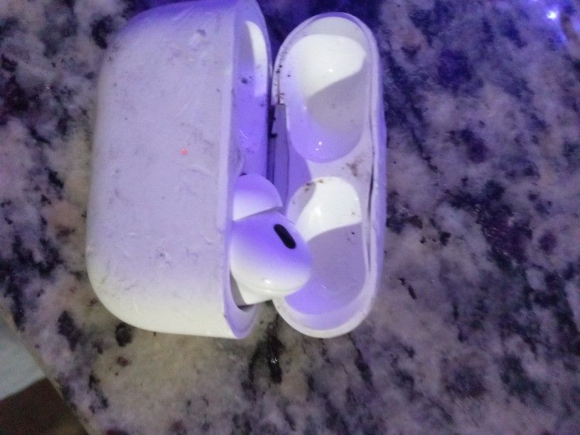 Apple Airpod Pro Case With (Right Only Earbud)