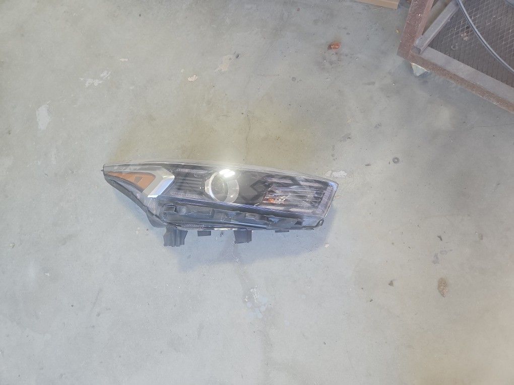 Kia Forte right headlight