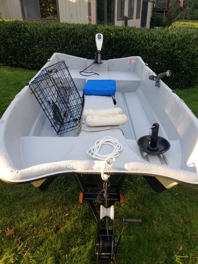 10' Livingston and trailer with 50lb thrust MinnKota electric motor