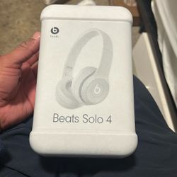 BEATS BY DRE 4