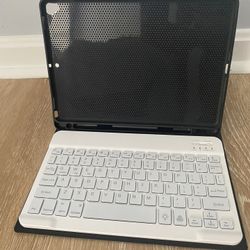 iPad Case With Wireless Bluetooth Keyboard 