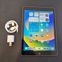 Apple iPad 5th Gen - UNLOCKED - Like New