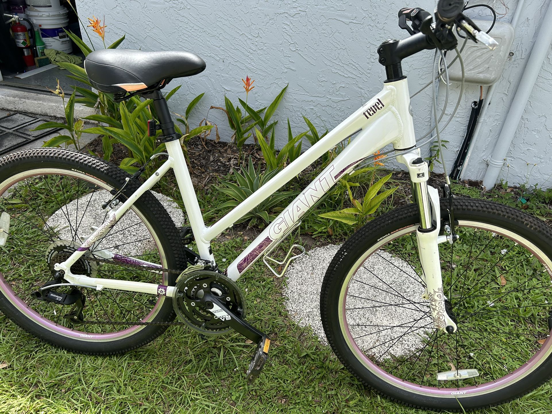 Bike frangible giant revel