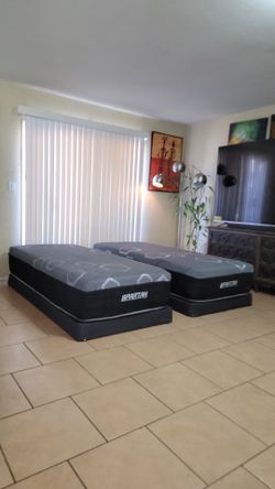 2 VERY NICE XL TWIN SPARTAN MATTRESSES AND BOXSPRINGS FOR SALE! IN GREAT CONDITION, FREE DELIVERY