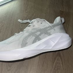 ASICS Novablast 5 -   Size 11 In Men
