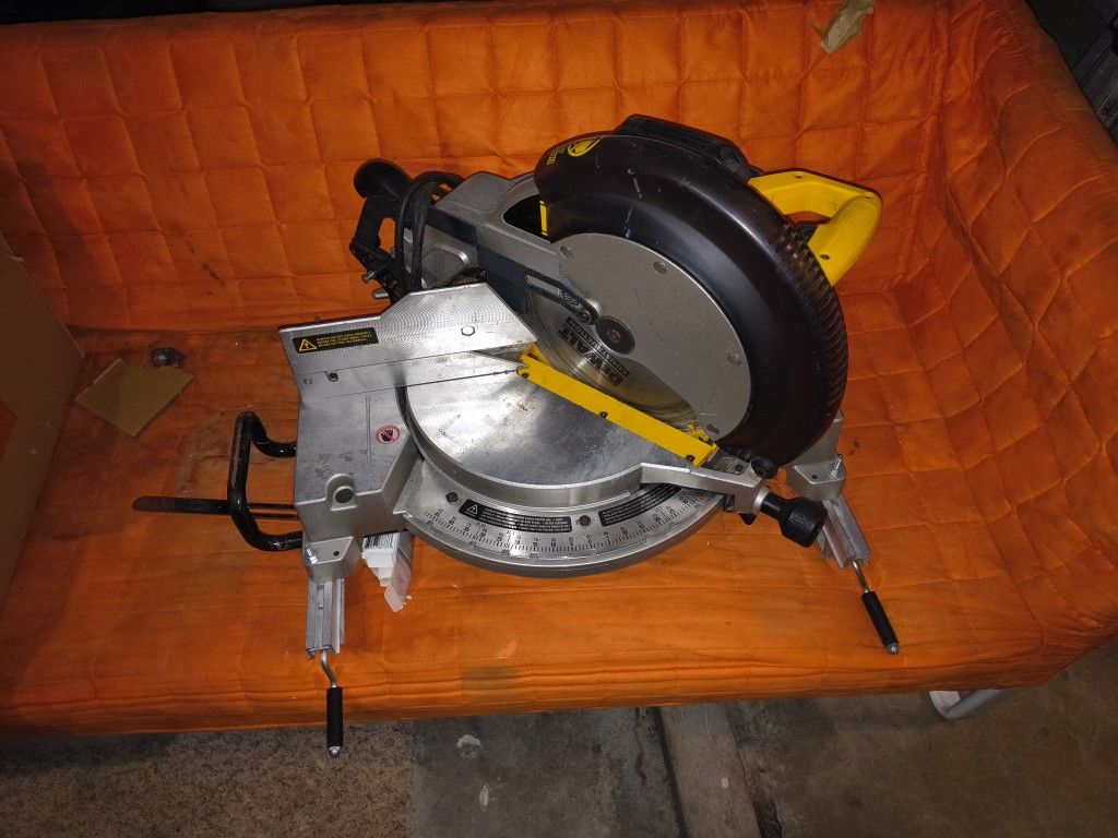 DeWalt Saw