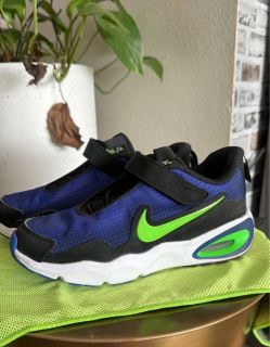 Boy shoes Nike brand size 3