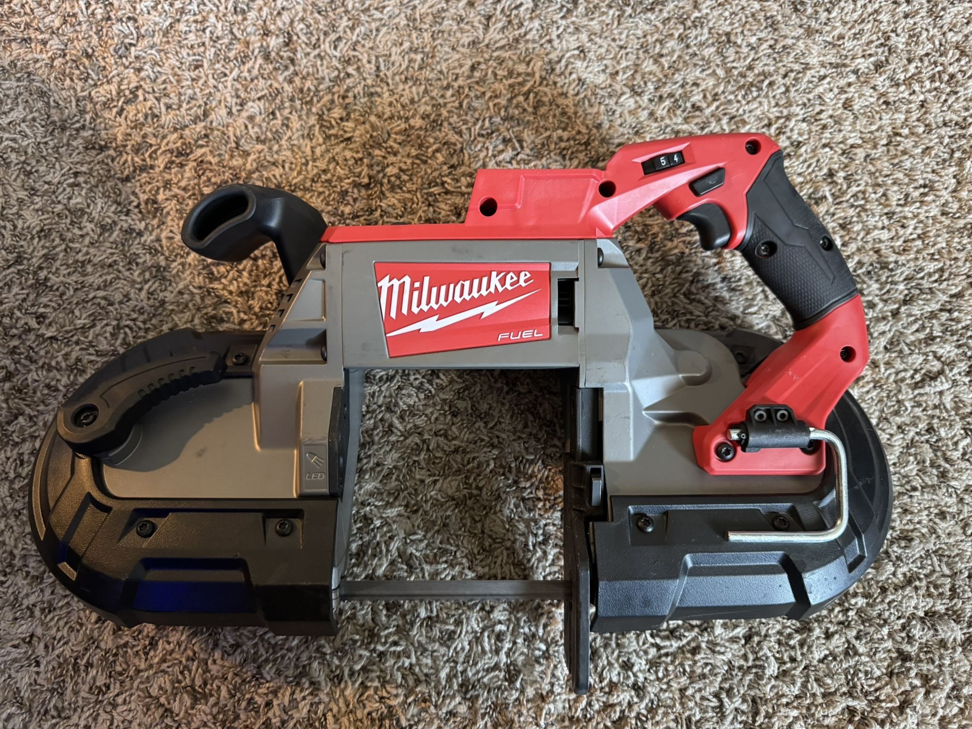 Milwaukee Deep Cut Band Saw M18