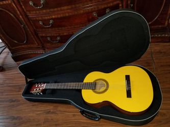 Lucero classic acoustic GUITAR with case