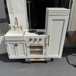 Pottery Barn Kids Chelsea All-in-1 Toddler Play Kitchen 