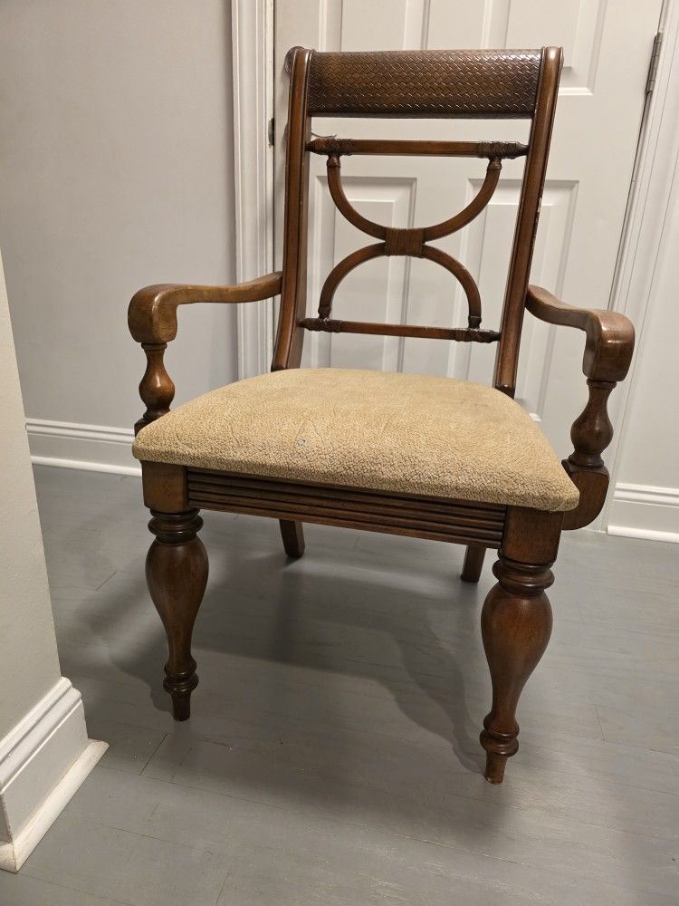 Dining Table + 4 Chairs