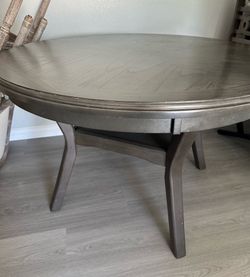 Dinning table + 6 chairs