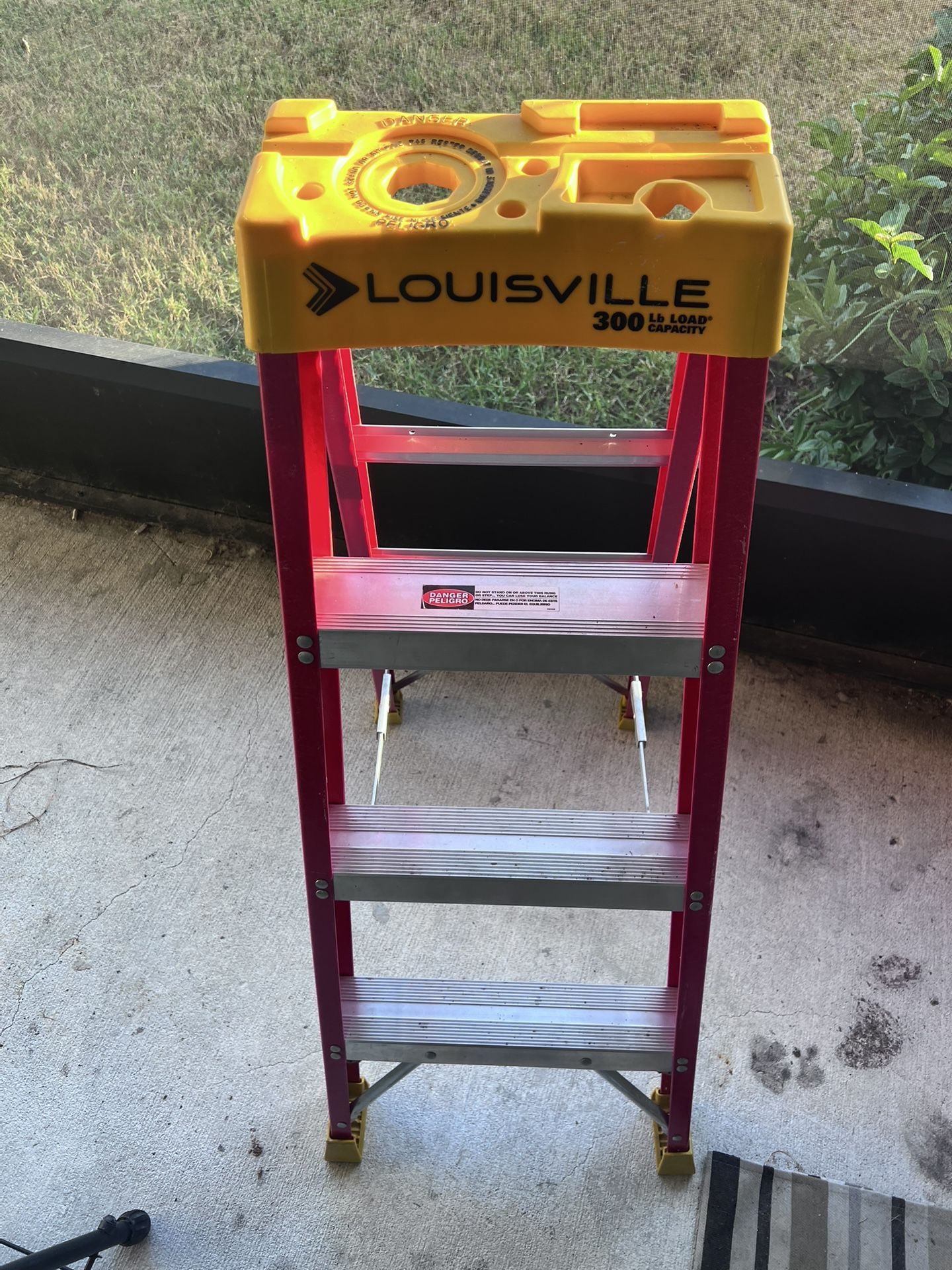Louisville Ladder L-3016-06 6 ft. Fiberglass Step Ladder