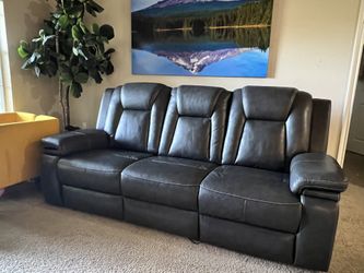 Ashley Garristown Dual Power Reclining Sofa With Battery for Sale in Cedar Park TX OfferUp