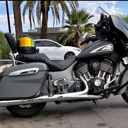 2020 Indian Chieftainw Shoei Helmet And XL Indian Leather Jacket