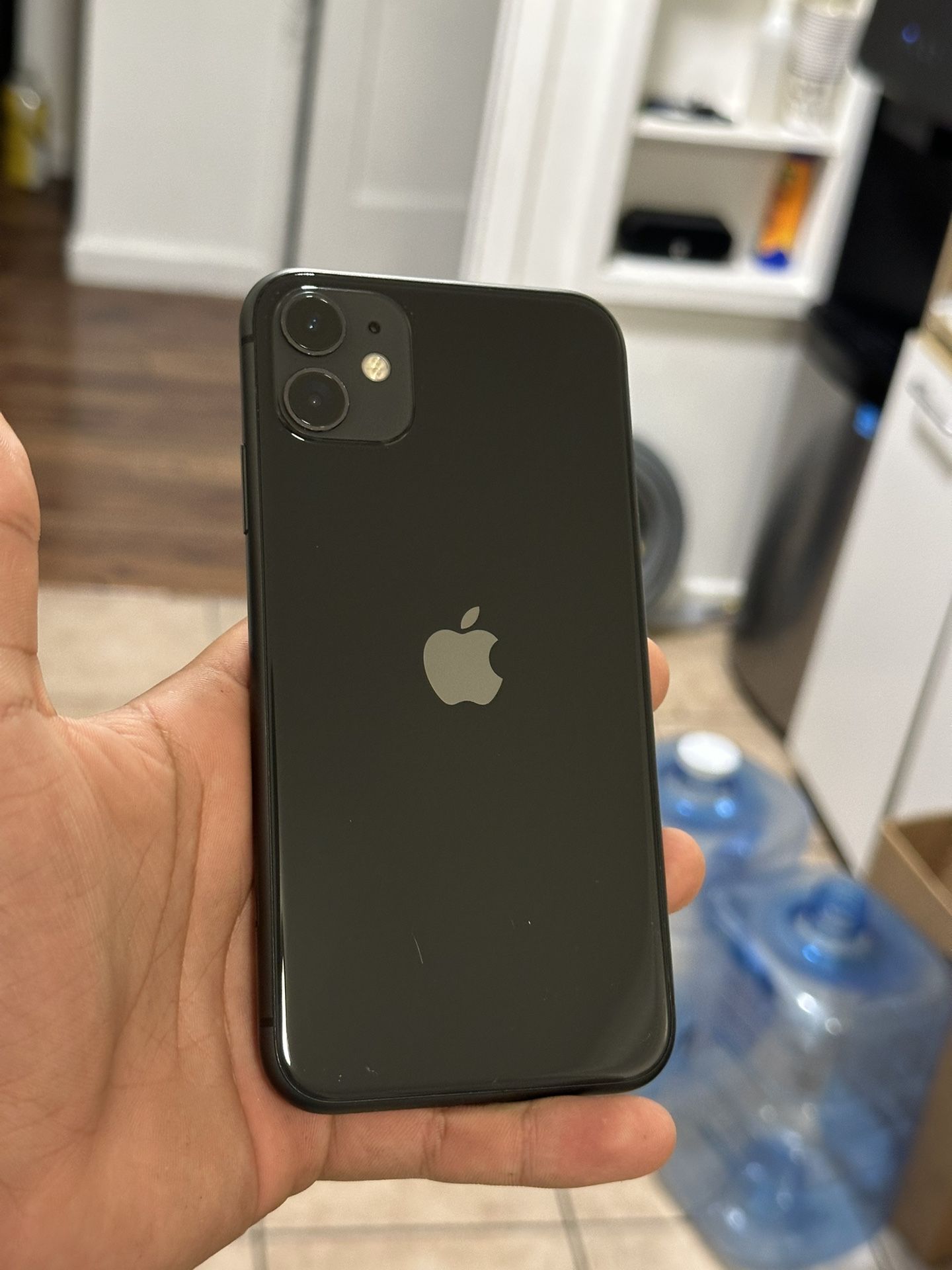 iPhone 11 64GB - Like NEW | Unlocked