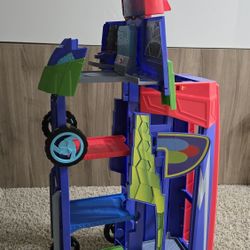 PJ Masks Transforming 2 in 1 Mobile HQ