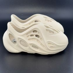 Adidas Yeezy Foam RNR Sand (Infants)