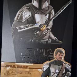 Hot Toys TMS051 The Mandalorian and Grogu 1/6 Action Figure