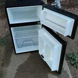 Mini fridge