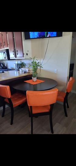 Table with 4 chairs
