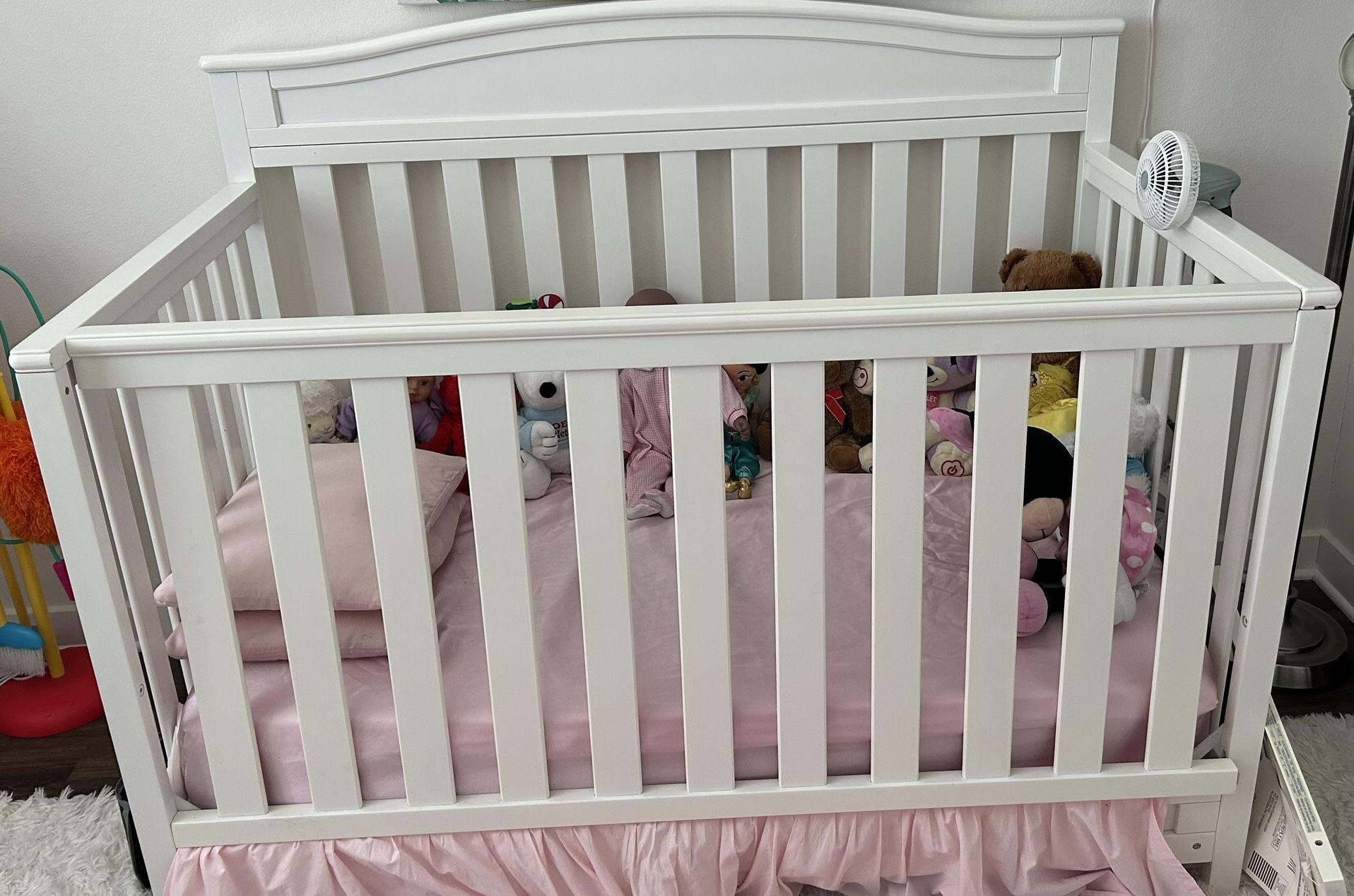 Delta Children Emery in Convertible Baby Crib Toddled Bed