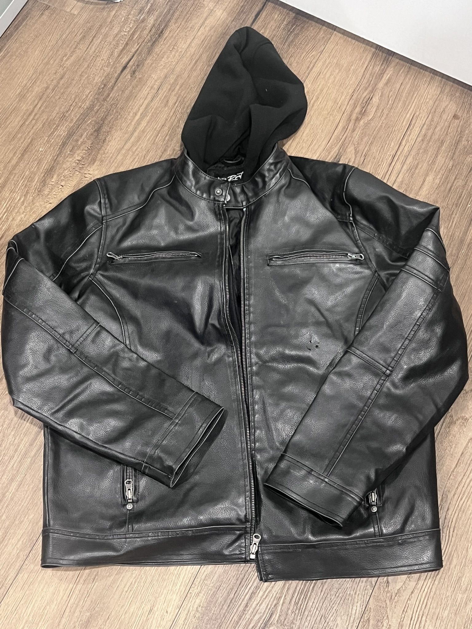 Large Black Jacket For Men. Good Conditions No Holes 🕳️ In Great Condition! 