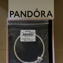 Pandora Moments Heart Clasp Bangle/ Sterling Silver