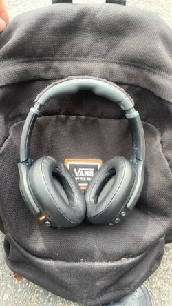 Skullcrusher Evo Headphones with boosted bass and a bass slider (aux and charging cable included)