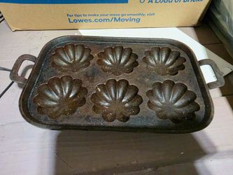Vintage Cast Iron Turks Fluted Shell Muffin Pan