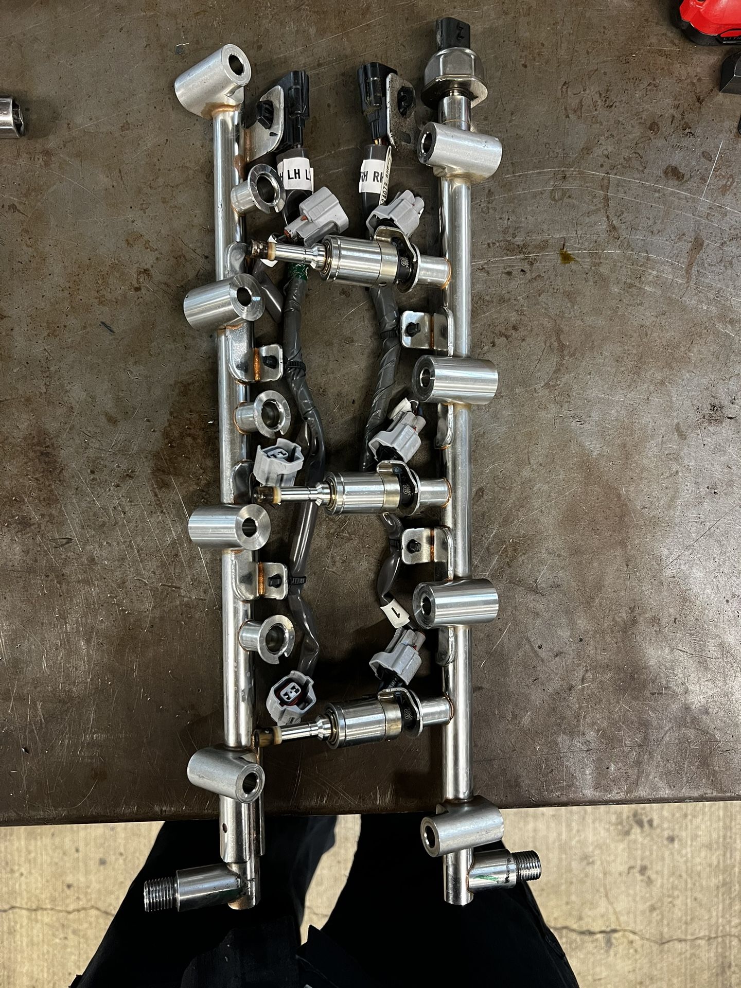 OEM VR30 FUEL RAIL