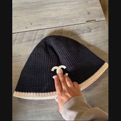 LOW PRICE MOVING- BEAUTIFUL NEW CC C H A N E L RAFFIA  BUCKET HAT 