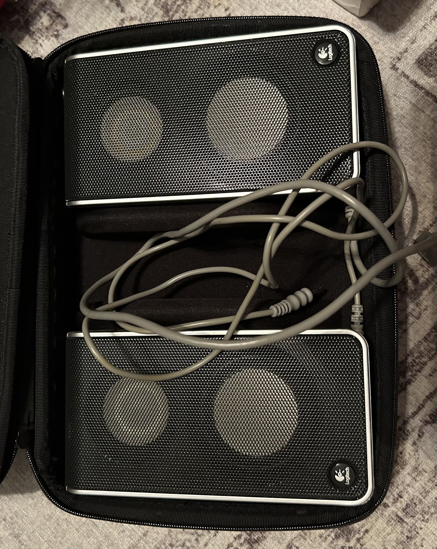 Logitech V20 Computer Speakers USB Powered Tested Good Without Case
