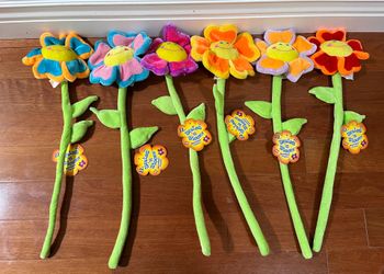 NWT Set of 6 colorful plush flower toys
